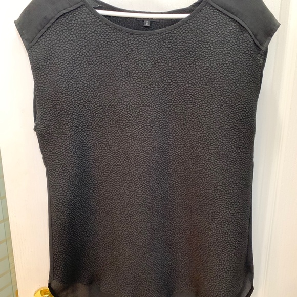 Sleeveless top - Picture 1 of 3